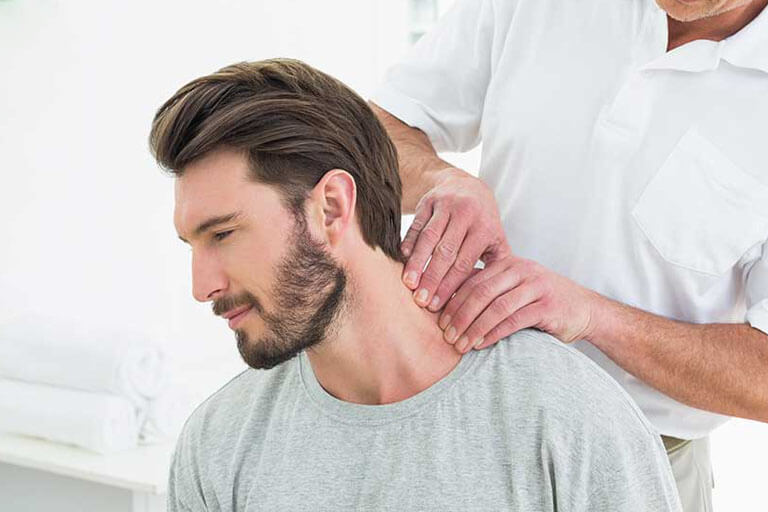 massage dans la nuque